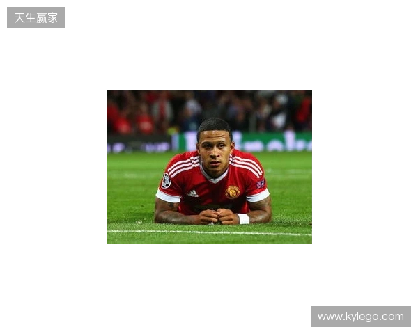 队长风范,曼联落后时B费利用肖疗伤时间来回指导大部分队友